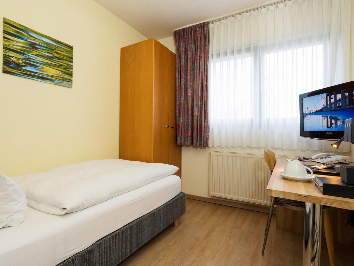 Hotel & Wirtshaus Hansen Bergisch Gladbach Exterior photo
