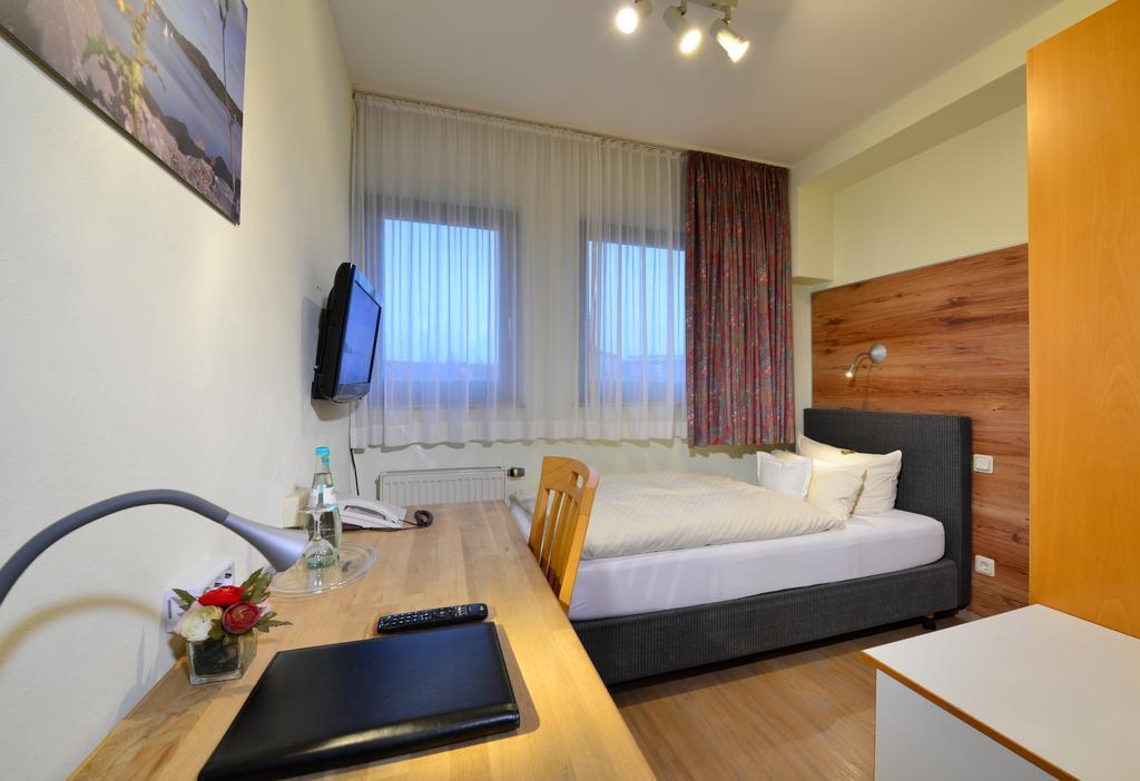 Hotel & Wirtshaus Hansen Bergisch Gladbach Exterior photo